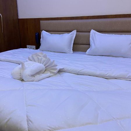 Hotel Tulsi Villa Дехрадун Екстериор снимка