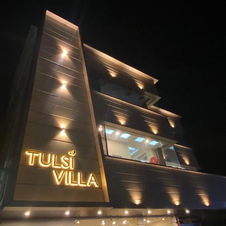 Hotel Tulsi Villa Дехрадун Екстериор снимка