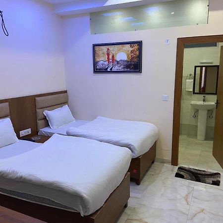 Hotel Tulsi Villa Дехрадун Екстериор снимка