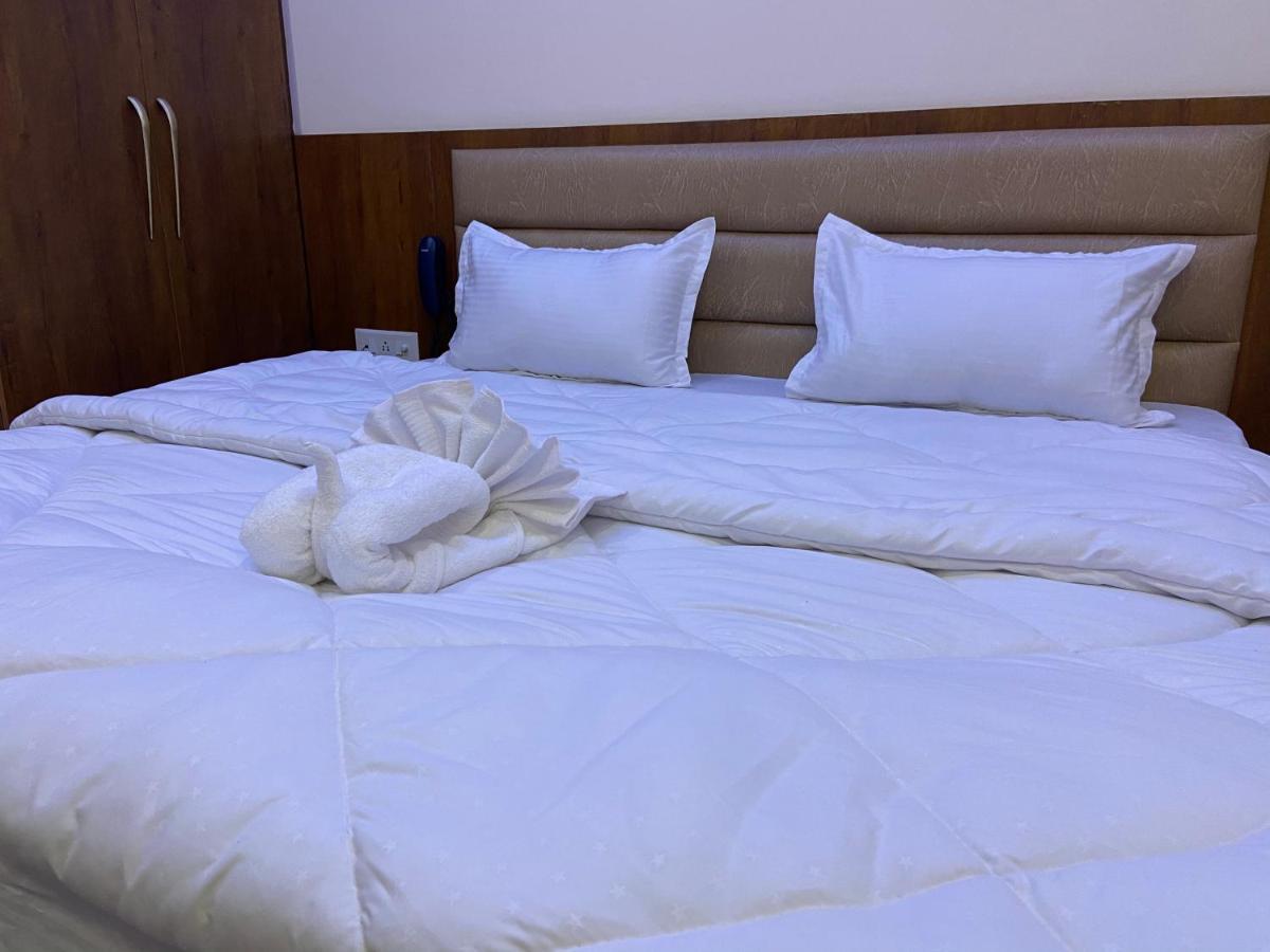 Hotel Tulsi Villa Дехрадун Екстериор снимка