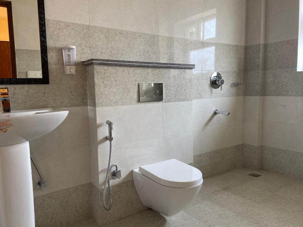 Hotel Tulsi Villa Дехрадун Екстериор снимка