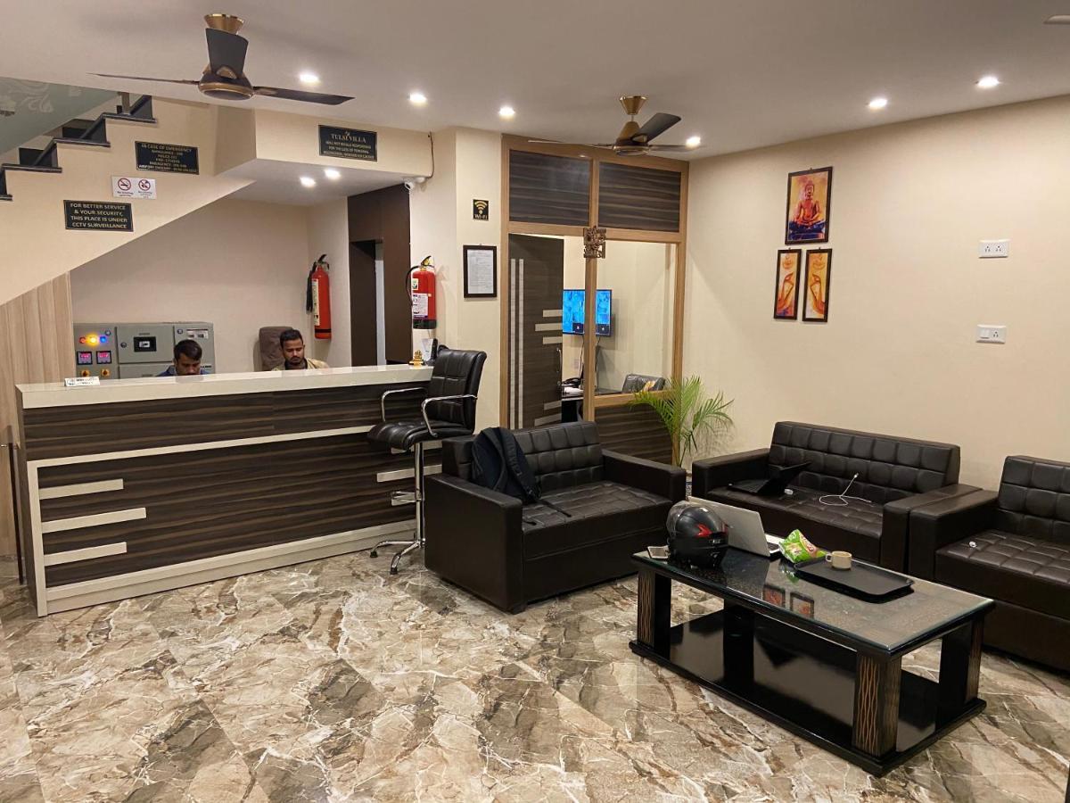 Hotel Tulsi Villa Дехрадун Екстериор снимка