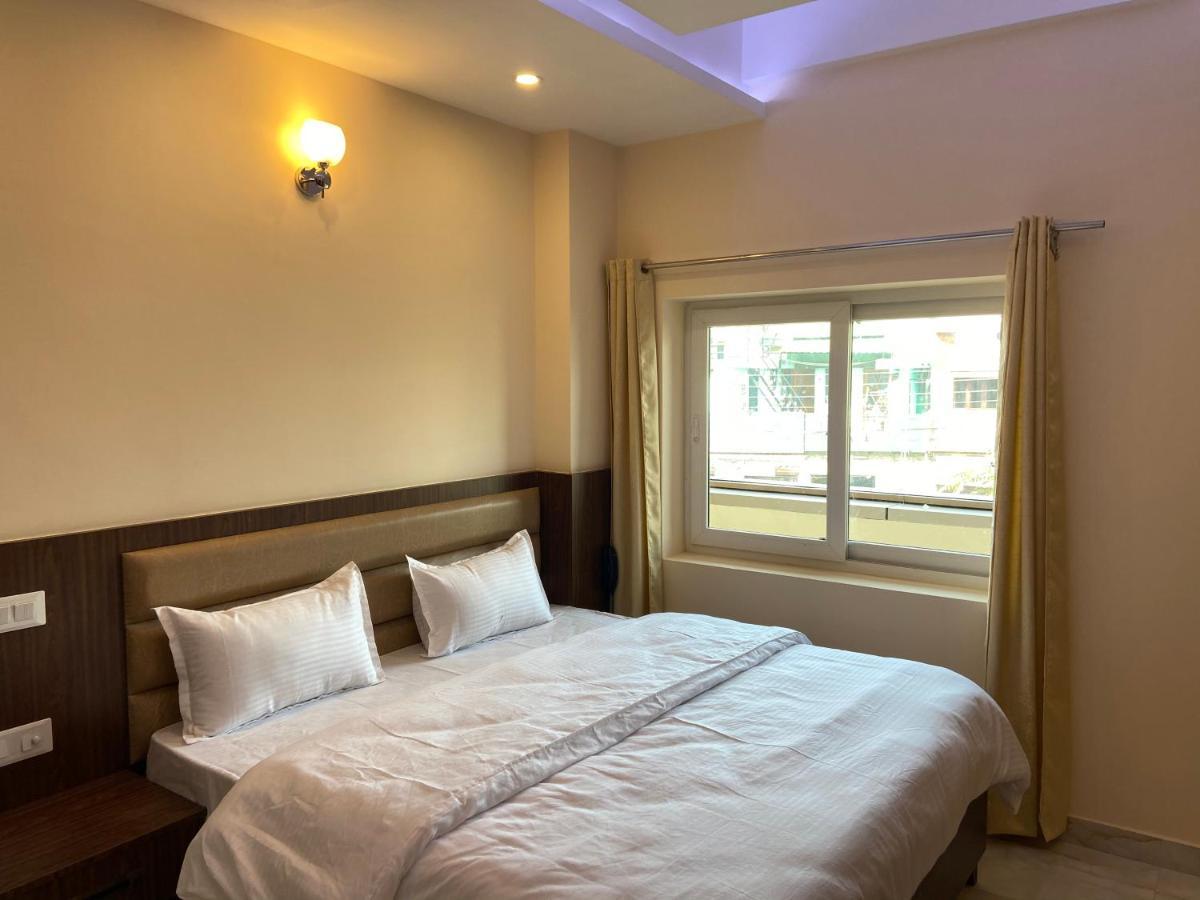 Hotel Tulsi Villa Дехрадун Екстериор снимка