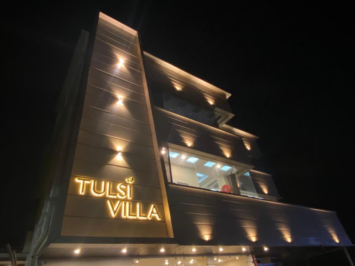 Hotel Tulsi Villa Дехрадун Екстериор снимка
