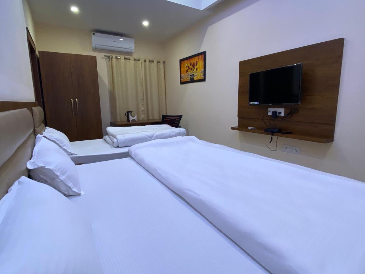Hotel Tulsi Villa Дехрадун Екстериор снимка